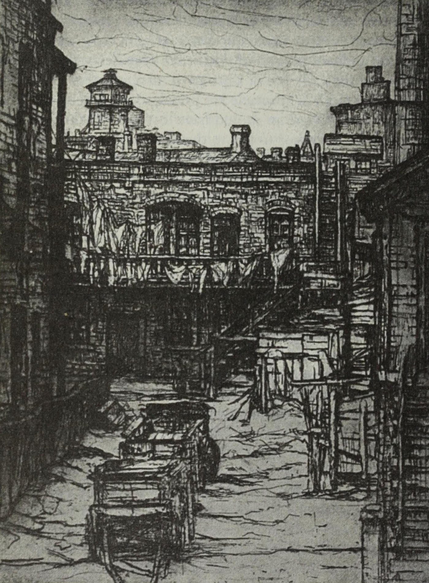 An illustration of a courtyard in a poor building, with carts in the foreground and laundry lines in the background.